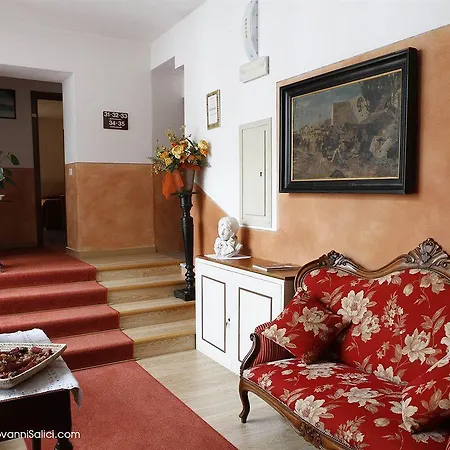 Garni فندق ميناجيو