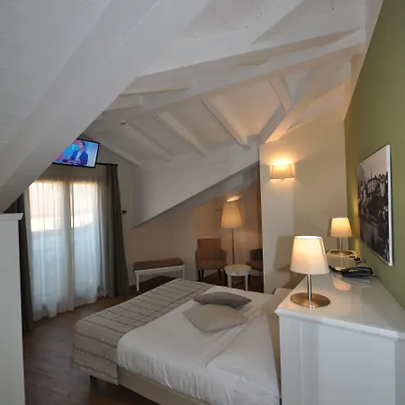 加尼酒店 3* 梅纳焦