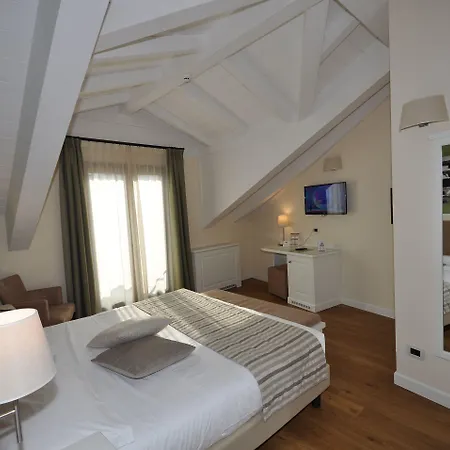 加尼酒店 3* 梅纳焦